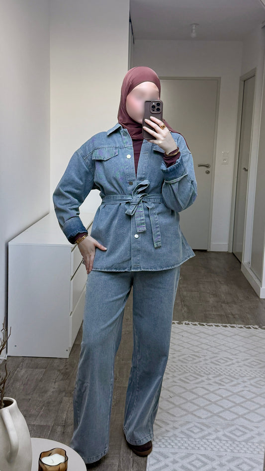 Ensemble en jean bleu ceinturé