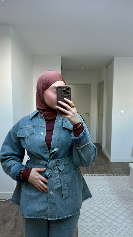 Ensemble en jean bleu ceinturé